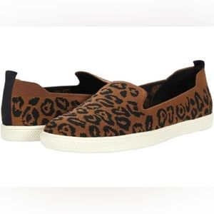 NWT Vince Camuto Cabreli Natural Brown Leopard Womens Slip On Sneaker